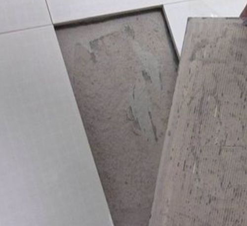 白沙瓷砖空鼓维修公司分享瓷砖铺贴时如果打浆（即涂抹在瓷砖背面和基层上的砂浆或瓷砖胶）过少，会带来以下问题